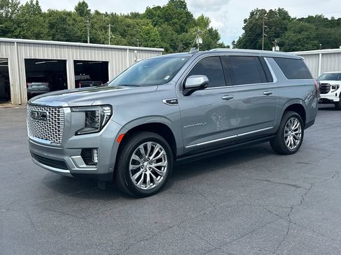 Used 2024 GMC Yukon XL Denali w/ Advanced Technology Package AWD/4WD image 2