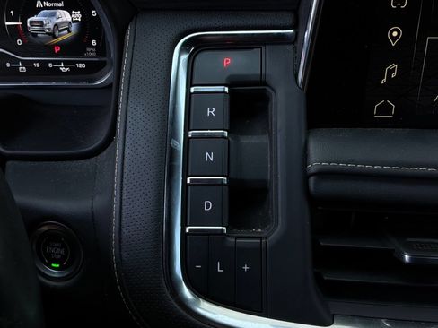 Used 2022 GMC Yukon SLT AWD/4WD image 32