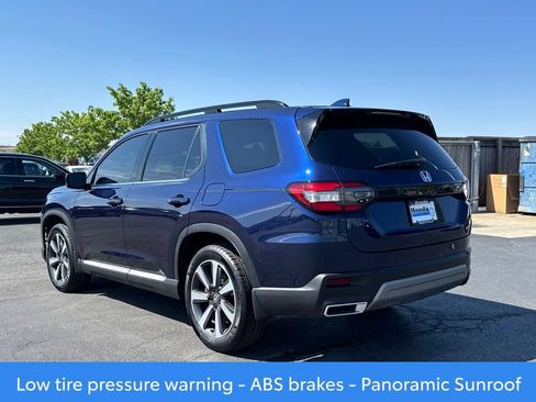Used 2025 Honda Pilot Touring image 4