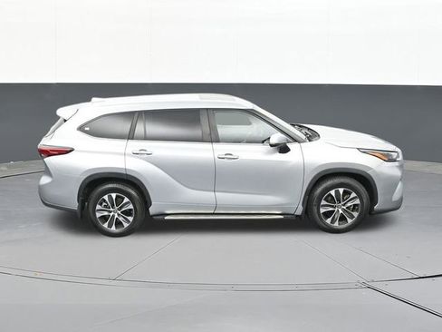 Used 2023 Toyota Highlander XLE FWD image 48