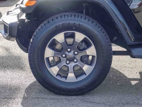 Certified 2018 Jeep Wrangler Unlimited Sahara w/ Dual Top Group image 10