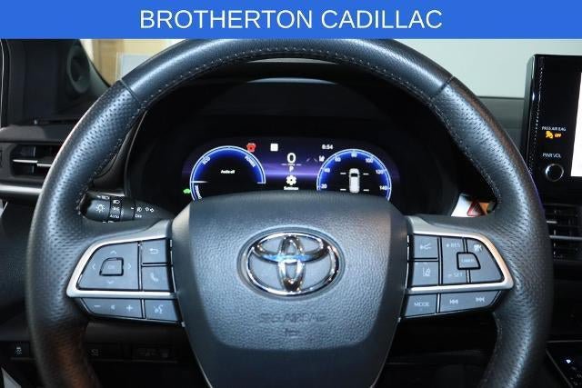 Used 2025 Toyota Sienna Platinum AWD/4WD image 18