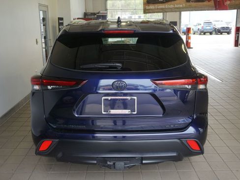 Used 2025 Toyota Highlander XLE AWD/4WD image 16
