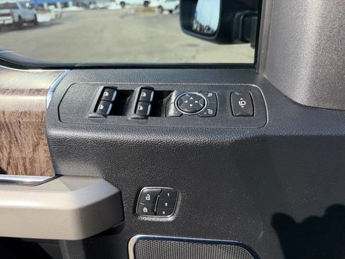 Used 2018 Ford F250 Lariat w/ Chrome Package image 13