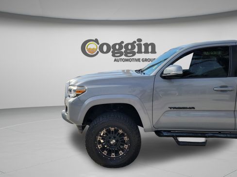 Used 2019 Toyota Tacoma TRD Sport AWD/4WD image 32