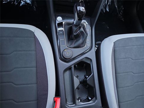 New 2026 Volkswagen Taos SE image 20