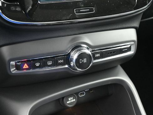 Used 2025 Volvo XC40 B5 Ultra w/ Climate Package AWD/4WD image 18