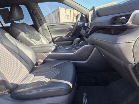 Used 2021 Toyota Highlander XSE image 15