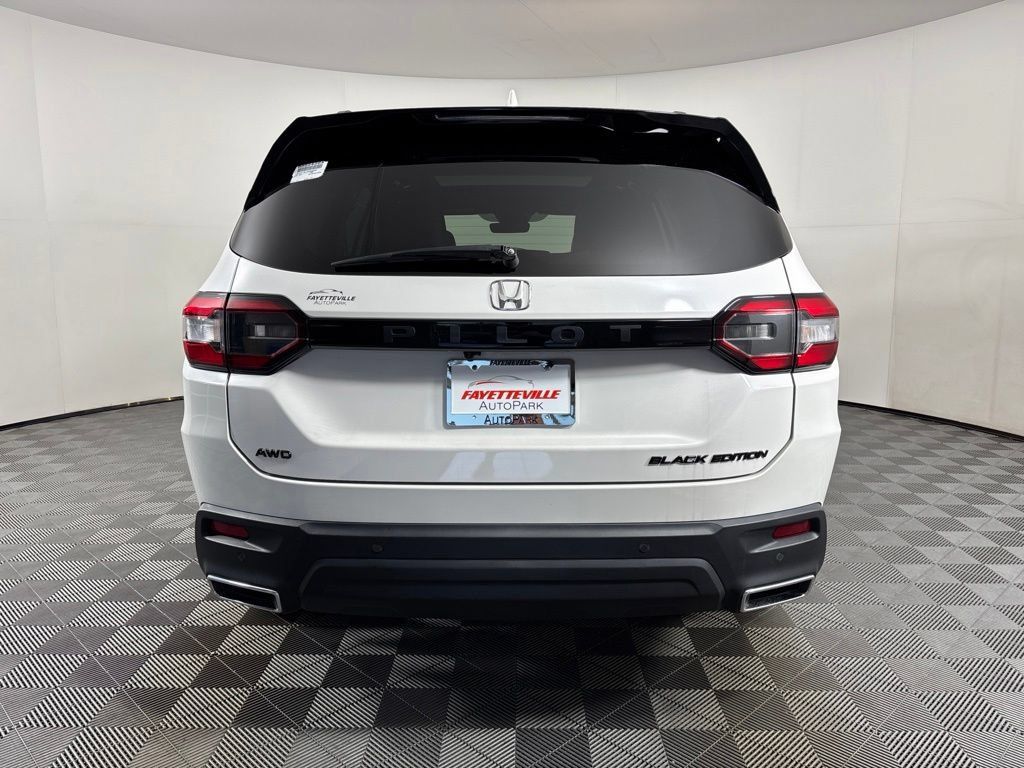 Certified 2025 Honda Pilot Black Edition image 4