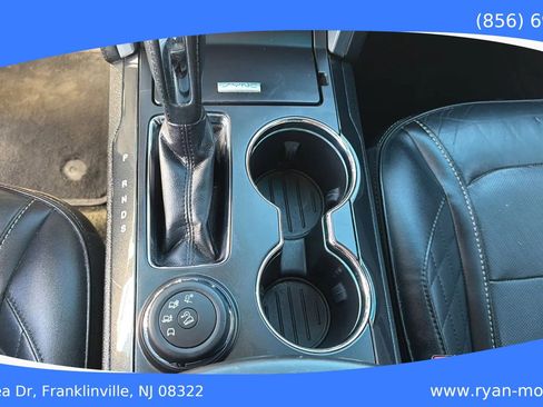 Used 2016 Ford Explorer Platinum image 11