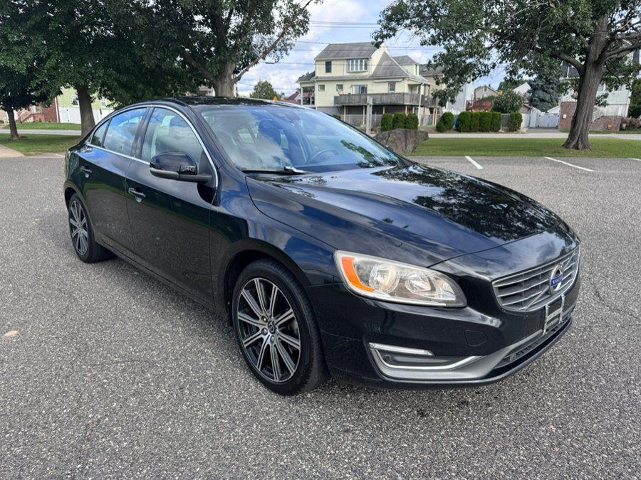Used 2017 Volvo S60 T5 Inscription FWD image 1