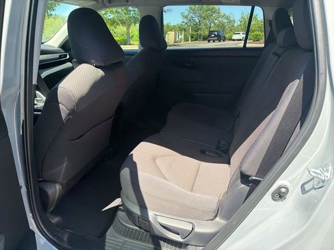 Used 2024 Toyota Highlander LE FWD image 8