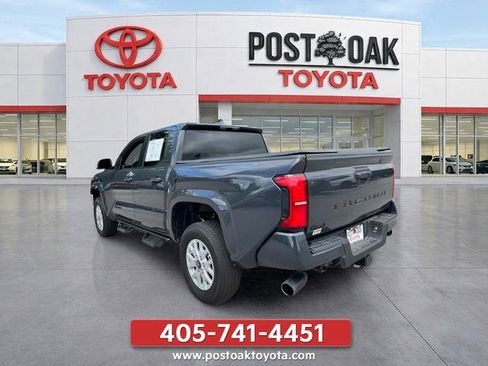 Used 2025 Toyota Tacoma SR5 AWD/4WD image 5