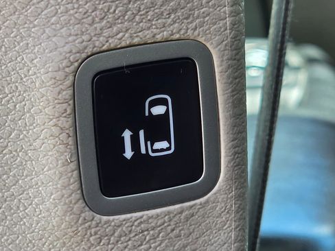 Used 2019 Chrysler Pacifica Limited w/ Advanced Safetytec Group image 17