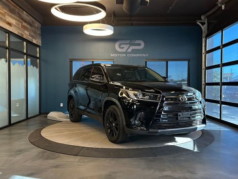 Used 2019 Toyota Highlander SE AWD/4WD image 1
