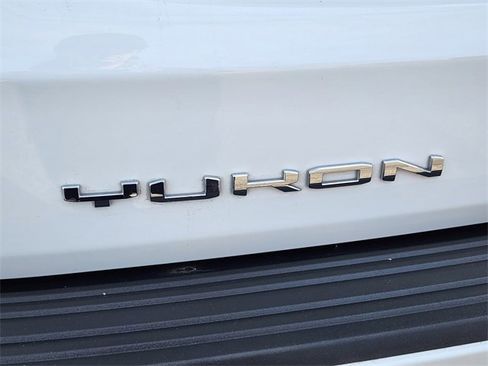 Used 2025 GMC Yukon XL Elevation image 16