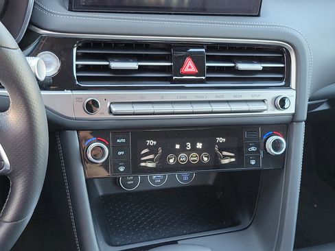 Certified 2026 Genesis G70 2.5T RWD image 16