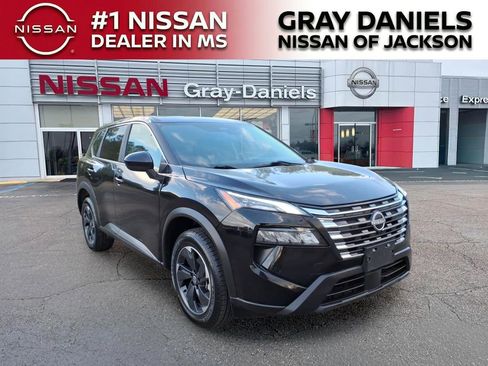 Used 2024 Nissan Rogue SV image 1