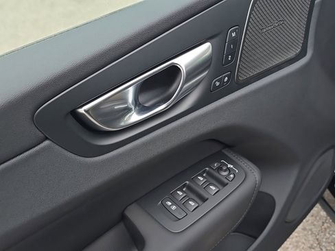 New 2026 Volvo XC60 B5 Ultra w/ Climate Package image 9