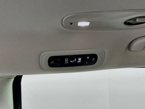 Used 2023 Chrysler Voyager LX image 24