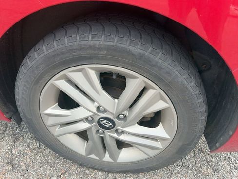 Used 2020 Hyundai Elantra SEL FWD image 2