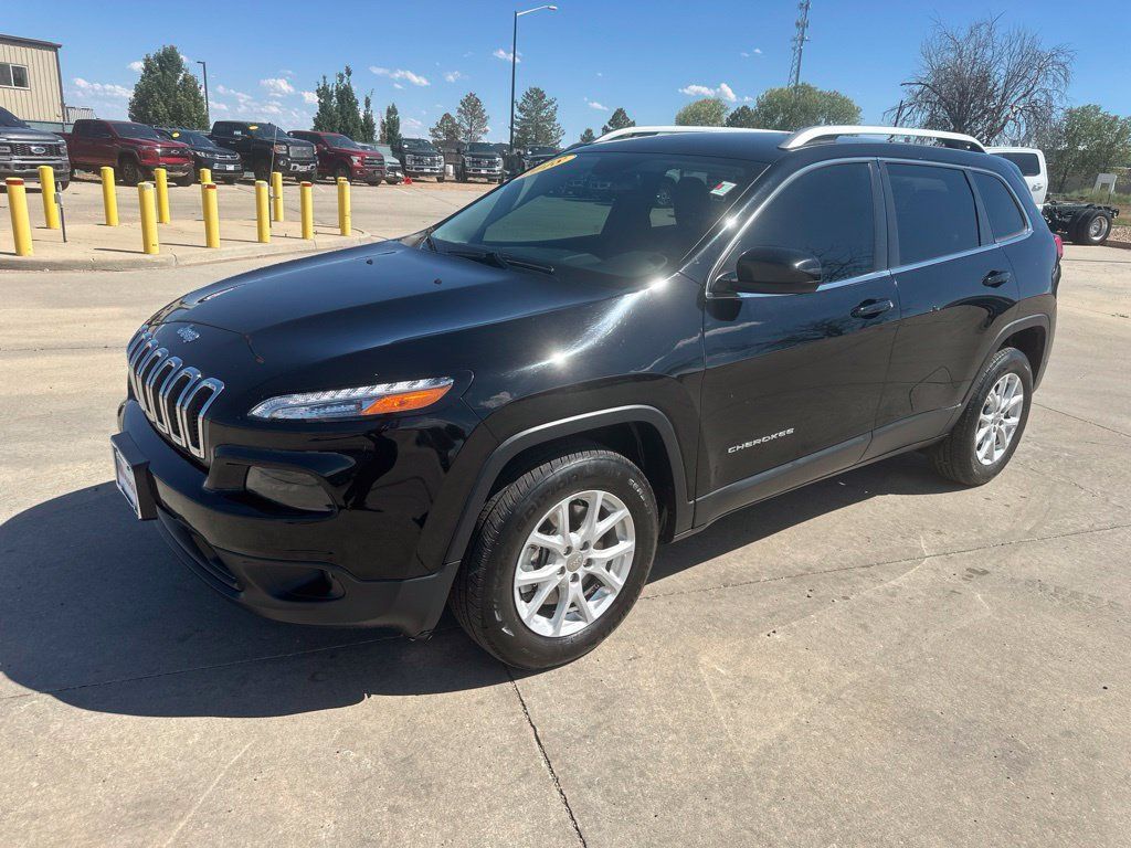 Used 2018 Jeep Cherokee Latitude Plus w/ Cold Weather Group AWD/4WD image 34
