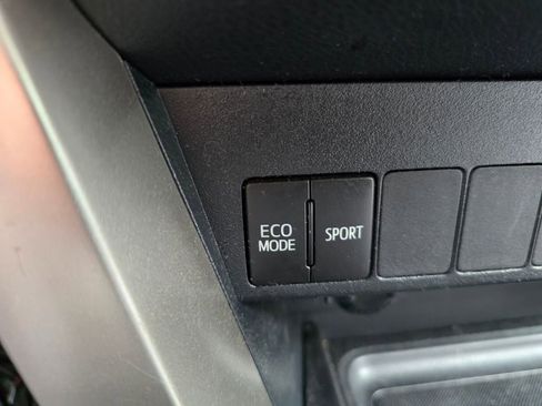 Used 2013 Toyota RAV4 LE AWD/4WD image 19