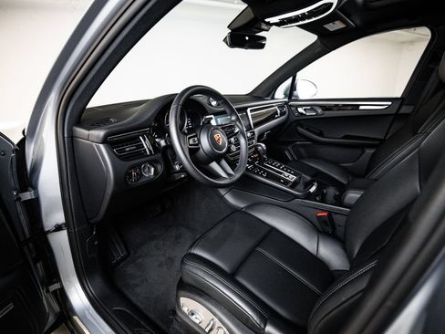 Certified 2026 Porsche Macan AWD/4WD image 4