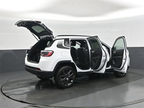 New 2026 Jeep Compass Latitude image 46