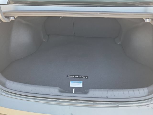 New 2026 Hyundai Elantra Limited FWD image 27