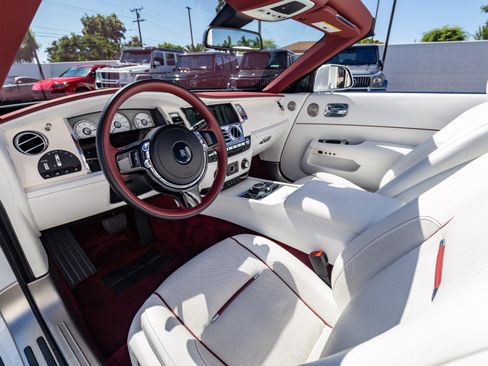 Used 2017 Rolls-Royce Dawn image 47