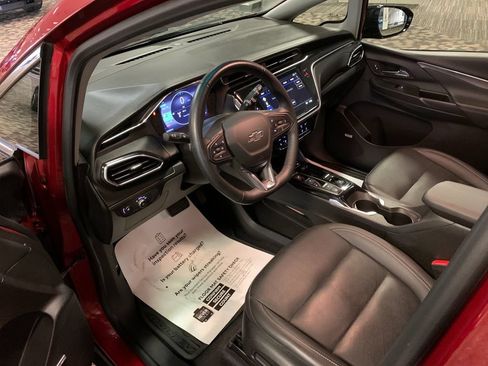 Used 2023 Chevrolet Bolt LT w/ Infotainment Package FWD image 11