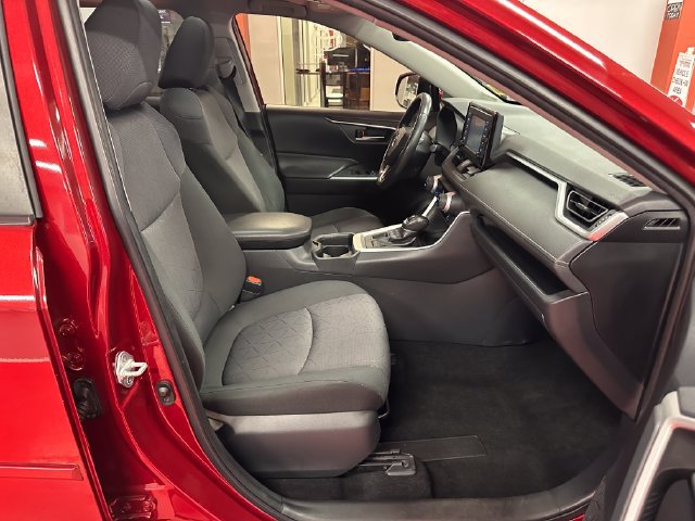 Used 2019 Toyota RAV4 XLE w/ Convenience Package AWD/4WD image 16