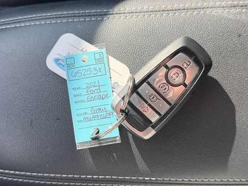 Used 2021 Ford Escape SEL image 32