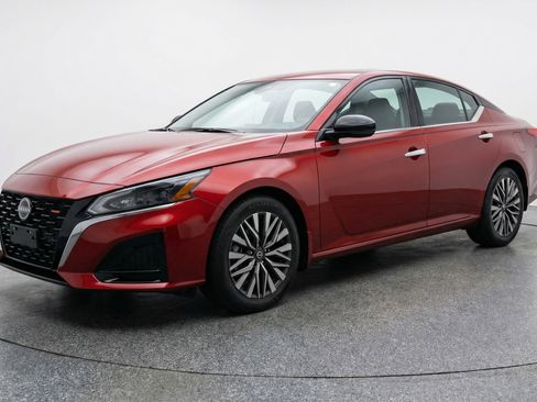 Used 2025 Nissan Altima 2.5 SV image 3