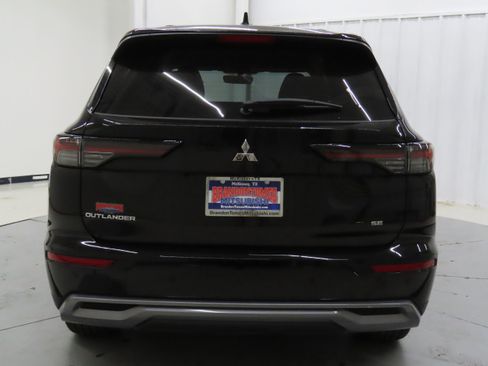 New 2025 Mitsubishi Outlander SE image 4