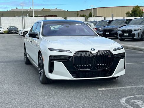 New 2026 BMW i7 M70 w/ Executive Package AWD/4WD image 7