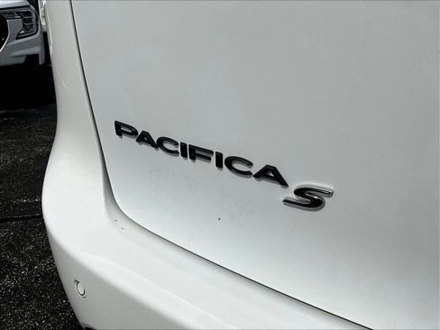Used 2023 Chrysler Pacifica Limited w/ S Appearance Package AWD/4WD image 24