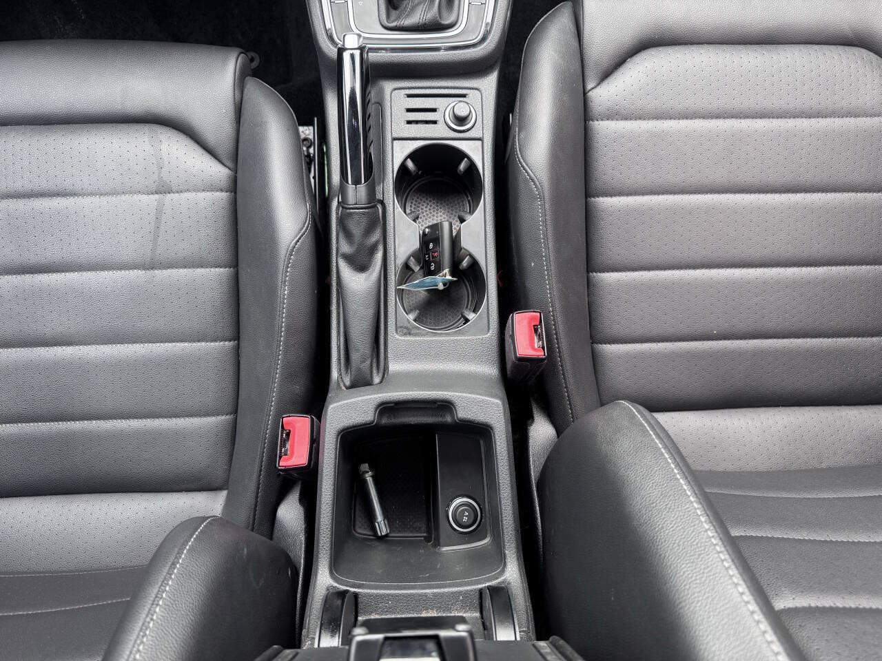Used 2017 Volkswagen Golf S FWD image 19