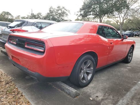 Used 2015 Dodge Challenger SXT image 5