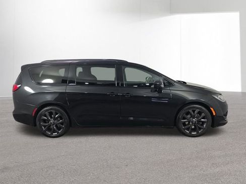 Used 2018 Chrysler Pacifica Touring-L Plus w/ Advanced Safetytec Group FWD image 44