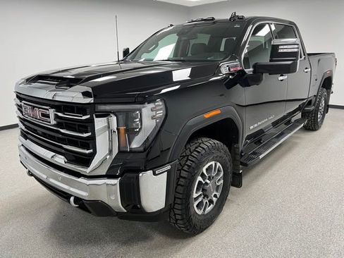 Used 2024 GMC Sierra 3500 SLT w/ SLT Convenience Package image 4