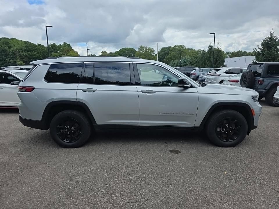 Used 2023 Jeep Grand Cherokee L Limited w/ Luxury Tech Group II AWD/4WD image 4