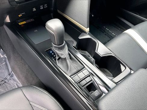 Used 2025 Toyota Camry SE w/ Convenience Package FWD image 16