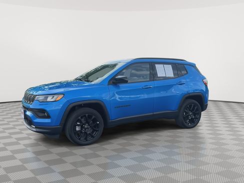 Used 2026 Jeep Compass Latitude AWD/4WD image 4