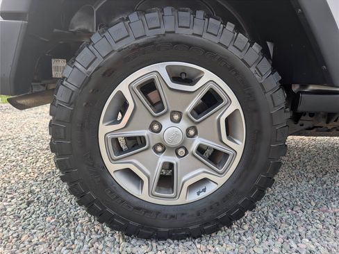 Used 2014 Jeep Wrangler Unlimited Rubicon w/ Dual Top Group AWD/4WD image 7