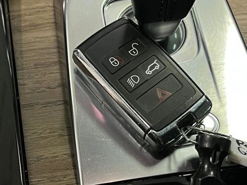 Used 2020 Land Rover Discovery Sport SE image 27