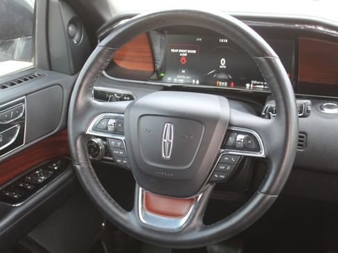 Used 2020 Lincoln Navigator 2WD image 24