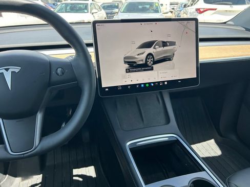 Used 2024 Tesla Model Y Long Range AWD/4WD image 17