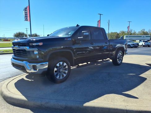 Used 2025 Chevrolet Silverado 2500 LT image 3